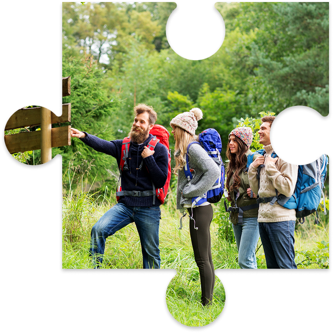 Activités sport et aventure à Angers avec une équipe participant à une randonnée collective lors d’un team building en pleine nature