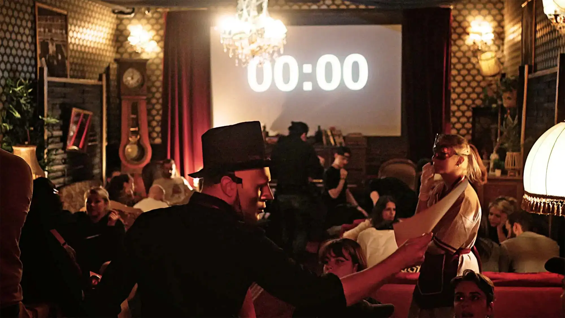 Vivez des intrigues immersives et résolvez des énigmes captivantes en équipe. Ces aventures stimulent logique, créativité et esprit d’équipe, même à distance.